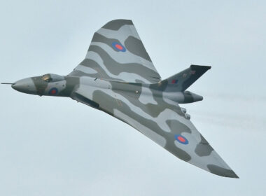 last_flight_of_avro_vulcan_xh558_over_farnborough_in_2015.jpg