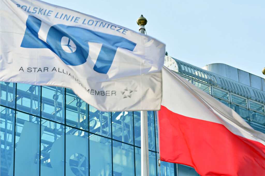 lot_polish_airlines_flags.jpg