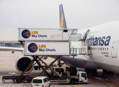 lsg-sky-chefs-loading-food-onto-lufthansa-airbus-a380.jpg