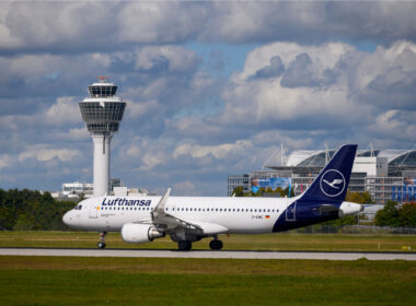 lufthansa_a320_at_munich_airport-3.jpg