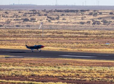 maiden_flight_of_boeing_loyal_wingman.jpg