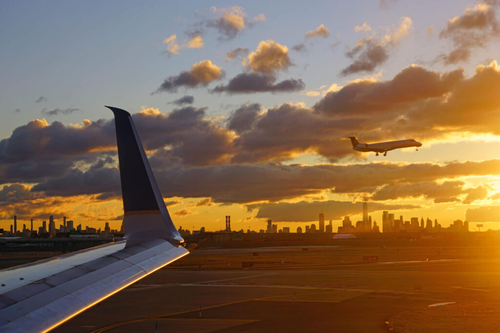 manhattan_skyline_seen_from_ewr.jpg