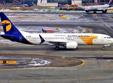 miat_mongolian_airlines_ei-mng_boeing_737-8_max.jpg