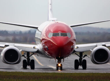 norwegian_air_shuttle_boeing_737-800_at_prague_international_airport_prg-2.jpg