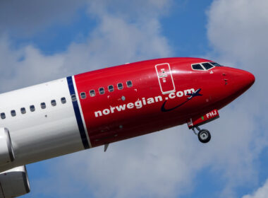 norwegian_air_shuttle_boeing_737-800_at_stockholm_arlanda_airport.jpg