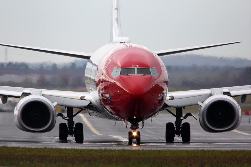 norwegian_boeing_737_taxiing.jpg