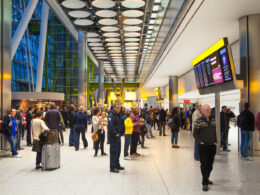 people_waiting_for_arrivals_in_heathrow_airport.jpg