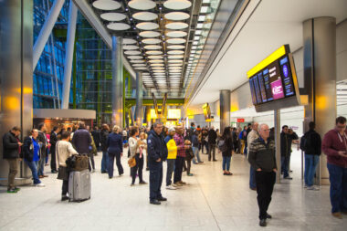 people_waiting_for_arrivals_in_heathrow_airport.jpg