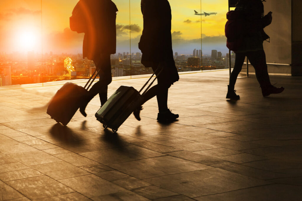 people_walking_through_an_airport_building.jpg