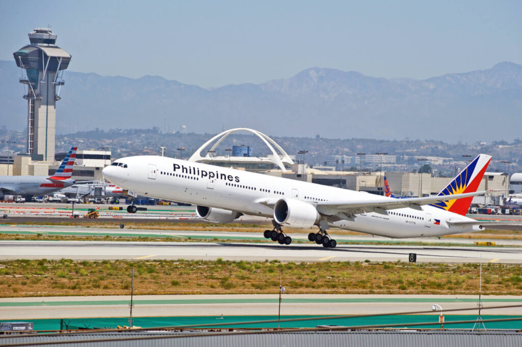 philippine-airlines-emergency-landing-los-angeles-engine-flames.jpg