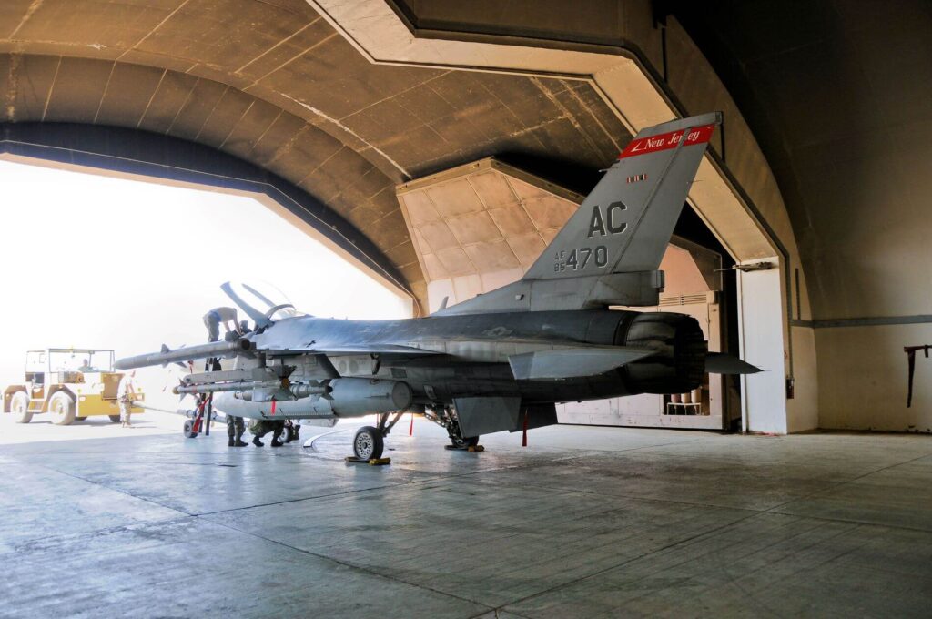 poland_receives_first_usaf_f-16_for_maintenance.jpg