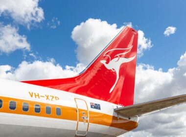 qantas_boeing_737_retro_tail.jpg