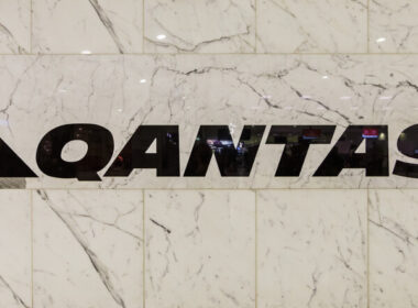 qantas_logo_at_sydney_airport_syd_in_australia.jpg