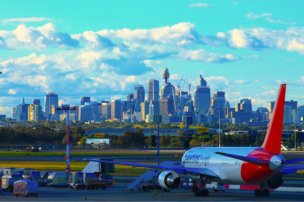 qantas_plane_with_the_sydney_cityscape_in_the_background.jpg