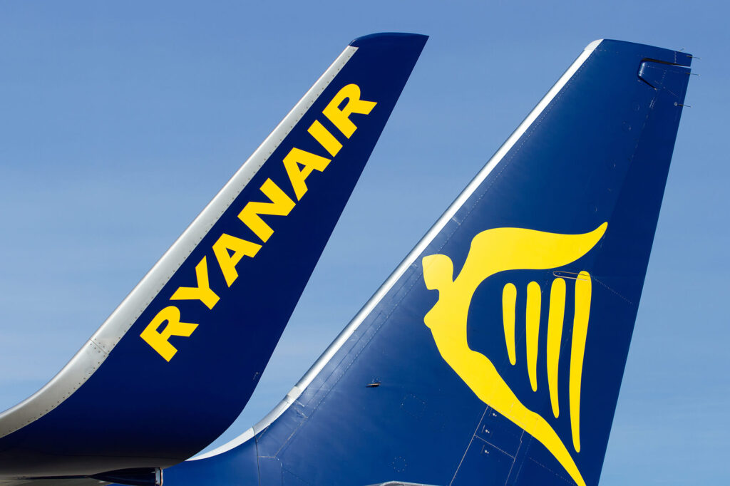 ryanair_boeing_737-800_nextgeneration_winglet_and_tailfin.jpg