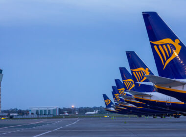 ryanair_boeing_737_aircraft_parked_at_dublin_airport_dub-3.jpg