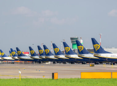 ryanair_boeing_737_aircraft_parked_at_milan_bergamo_airport.jpg