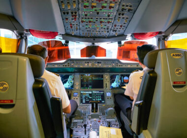 singapore_airlines_airbus_a350_cockpit_with_pilots_parked_in_singapore_changi_airport.jpg