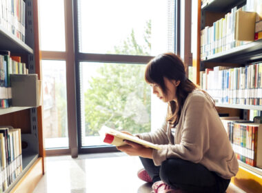 south_korean_student_in_library.jpg