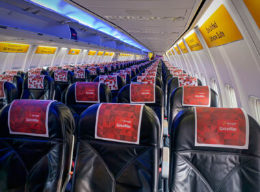 spicejet_boeing_737_interior_shot.jpg