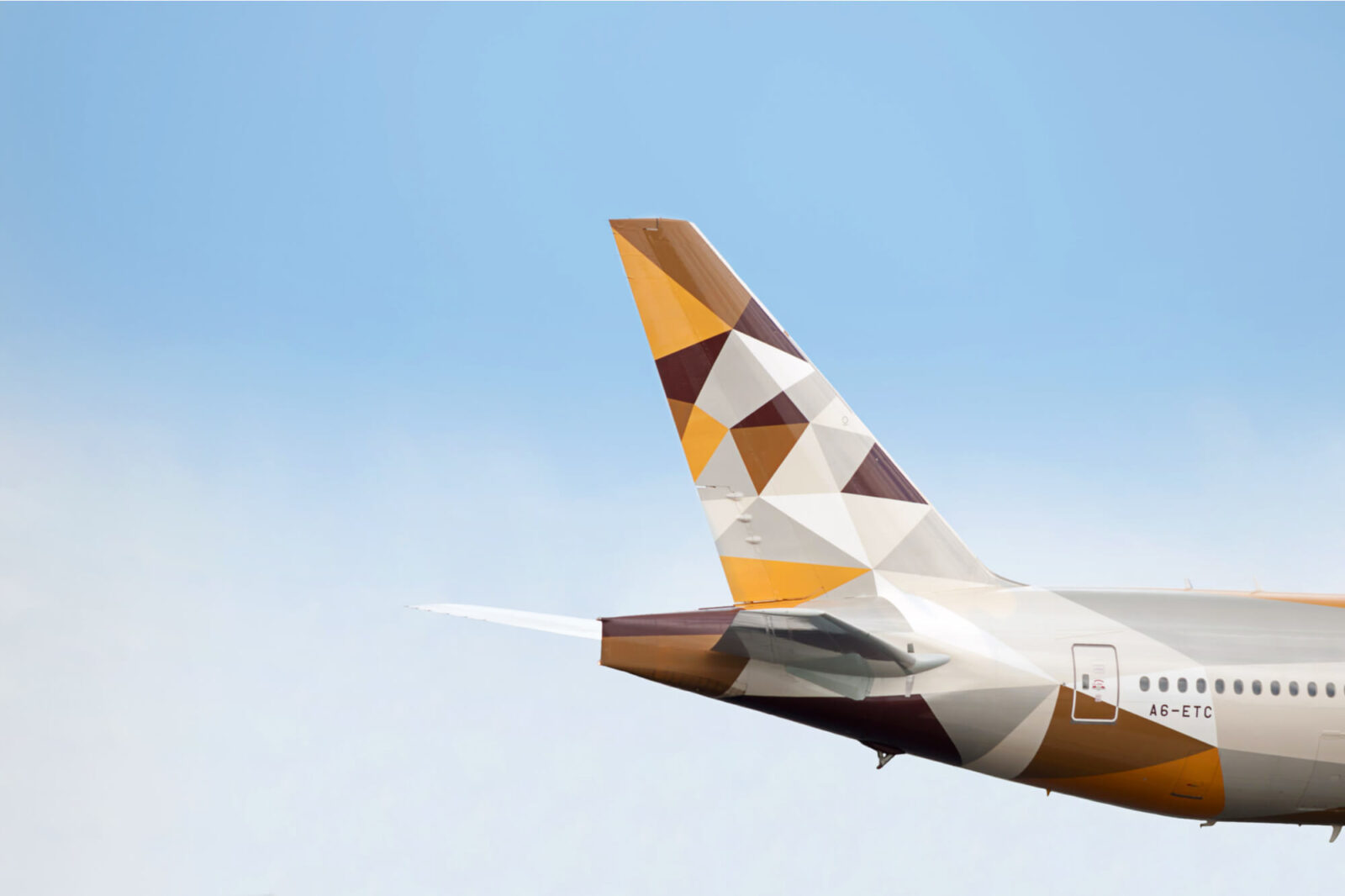 tail_of_an_etihad_airways_boeing_777.jpg - AeroTime