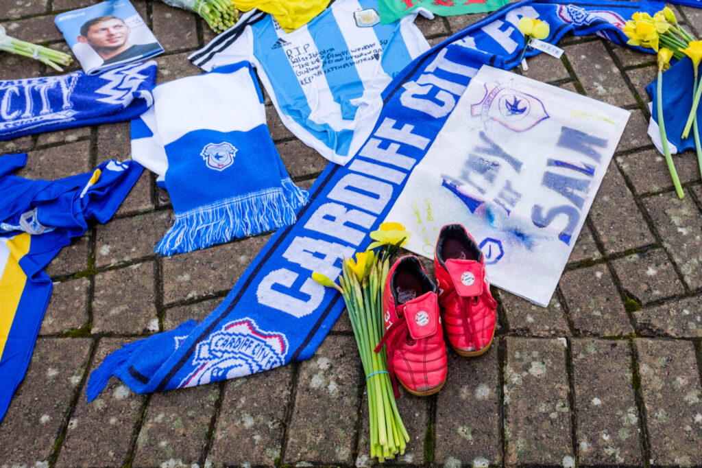 tributes_to_emiliano_sala_in_cardiff.jpg