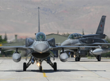 turkish_f-16_fighter_jets_taxiing.jpg