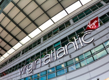 virgin_atlantic_logo_at_london_heathrow_airport_lhr.jpg