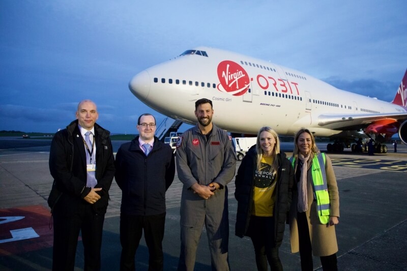 virgin_orbit_cosmic_girl_boeing_747.jpg