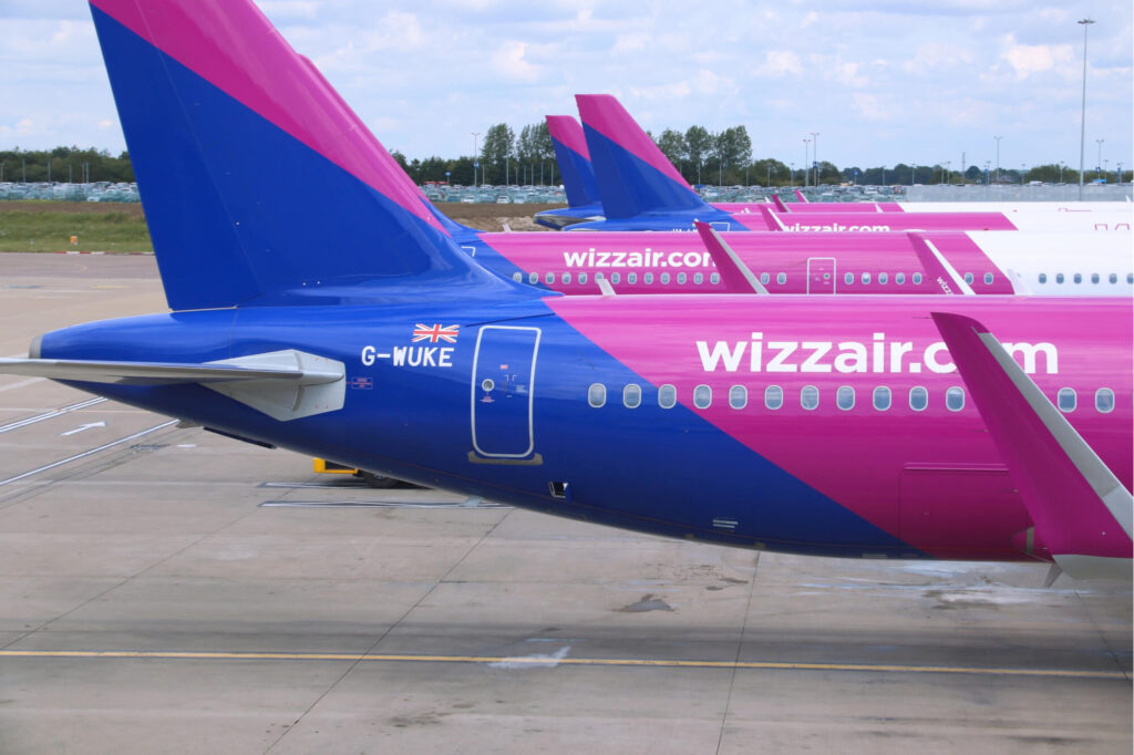 wizz_air_a320_aircraft_at_london_luton.jpg