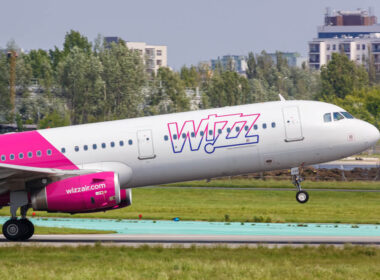 wizz_air_airbus_a321_departing_warsaw_international_airport_waw-2.jpg