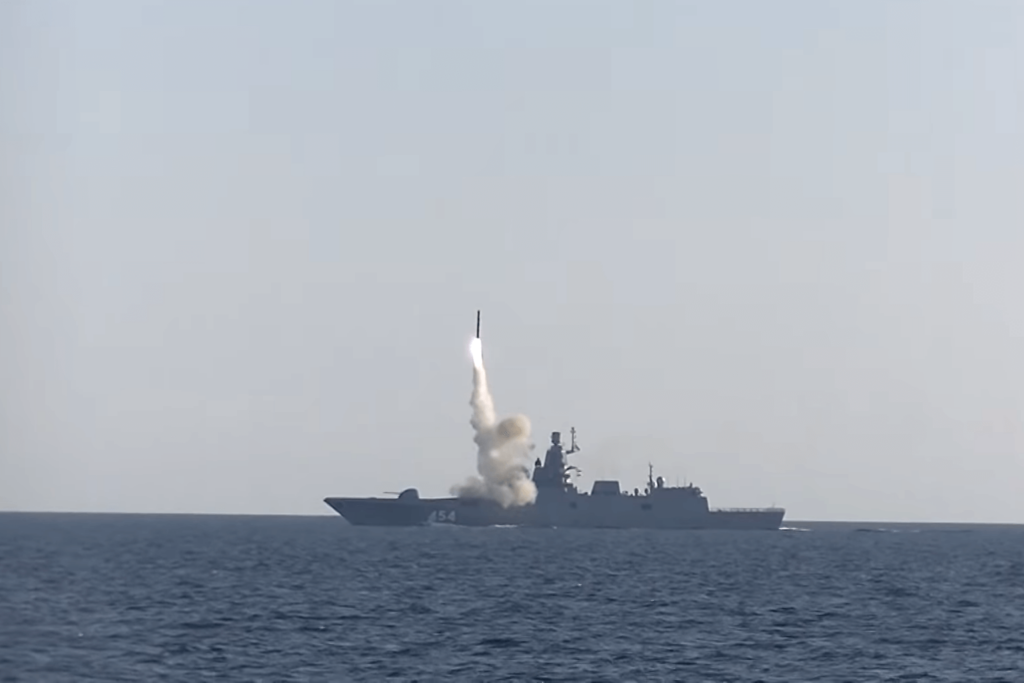 zircon_hypersonic_missile_being_fired_from_a_russian_frigate.png